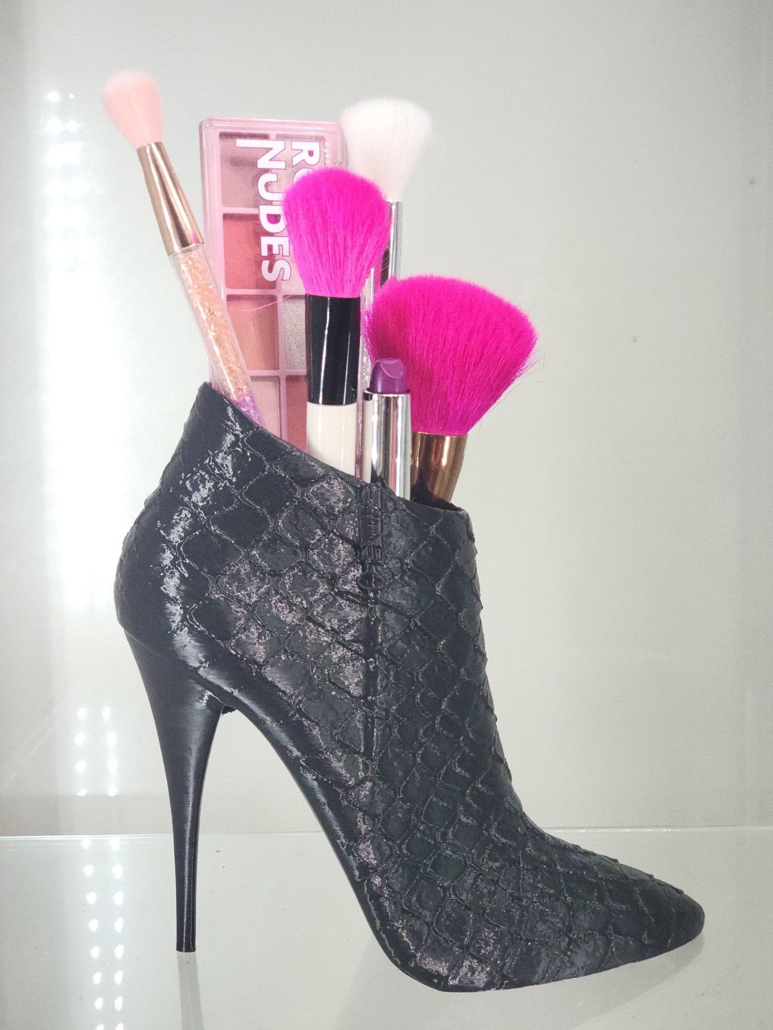 Glam High Heel Brush Holder – Stylish Makeup Organizer - RFE Marketing Ventures